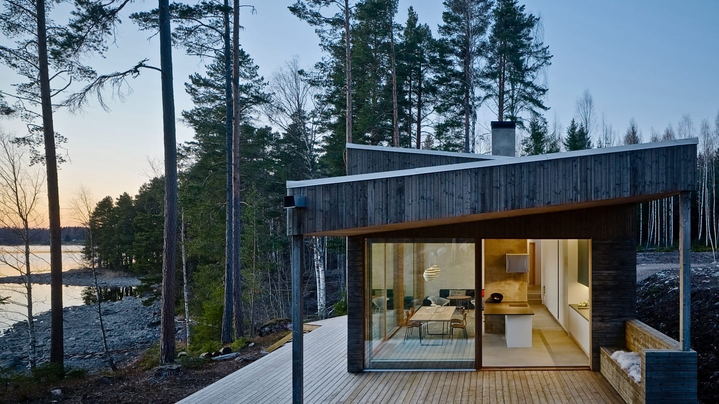 Dalarna House projektu Dive Architects - dom nad szwedzkim jeziorem - projekt Ia HjÃ¤rre i Andy Nettleton