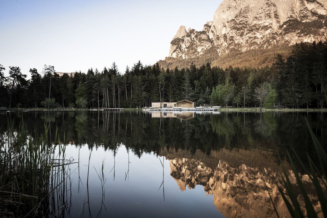 Dom nad jeziorem VÃ¶ls projektu noa - foto Alex Filz