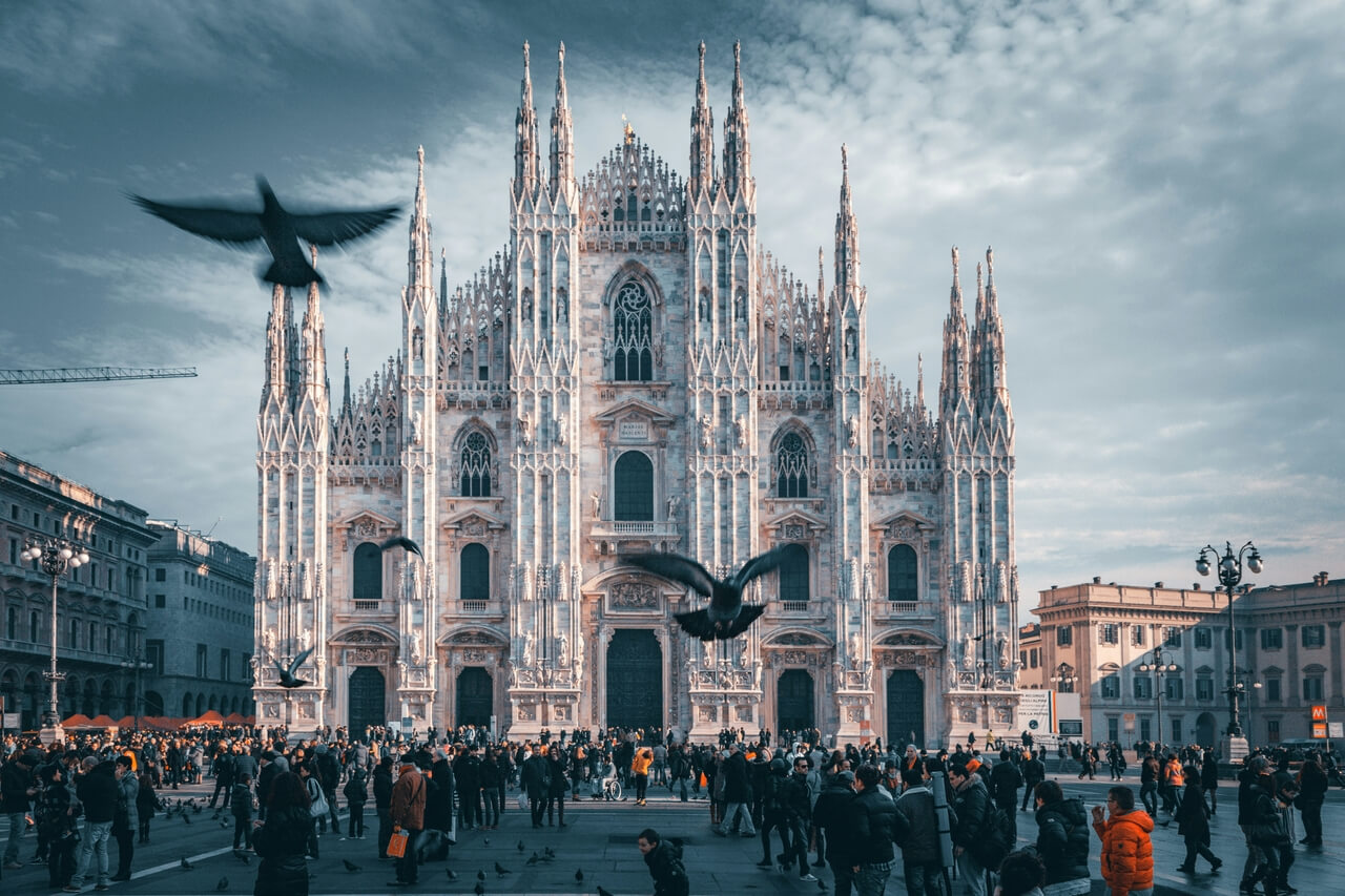 Katedra w Mediolanie - Duomo di Milano - foto Alex Vasey - Unsplash