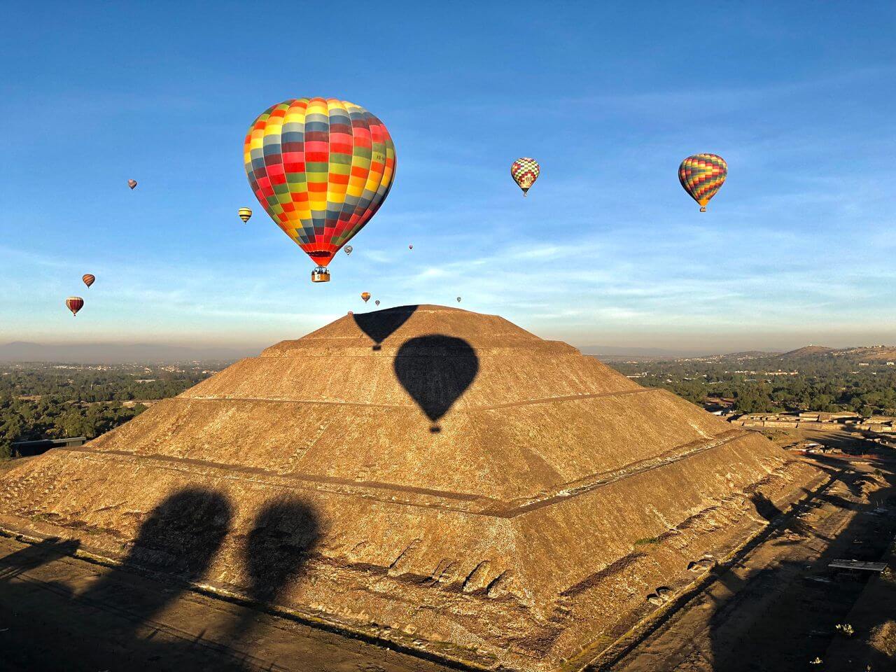 TeotihuacÃ¡n - piramidy w pobliżu Mexico City - foto Abimelec C. - Unsplash