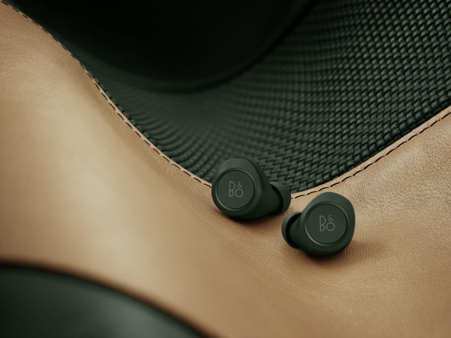 Słuchawki Beoplay E8 od Bang&Olufsen w kultowym kolorze Racing Green