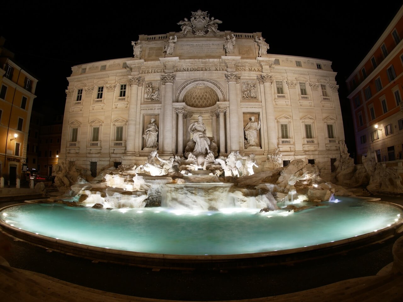 Fontanna di Trevi w Rzymie - foto Emiliano Cicero - Unsplash