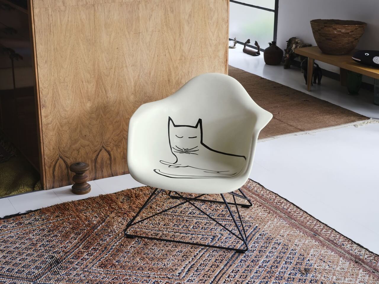 Fotel Eames z kotem Steinberga - limitowana edycja 500 sztuk