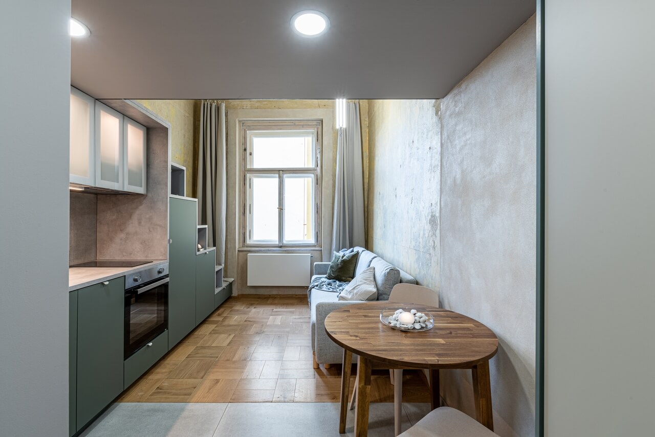 Nietuzinkowy podział mieszkania w Pradze – oryginalny i nieszablonowy styl - projekt Studio Reaktor - foto Michaela Kociánová