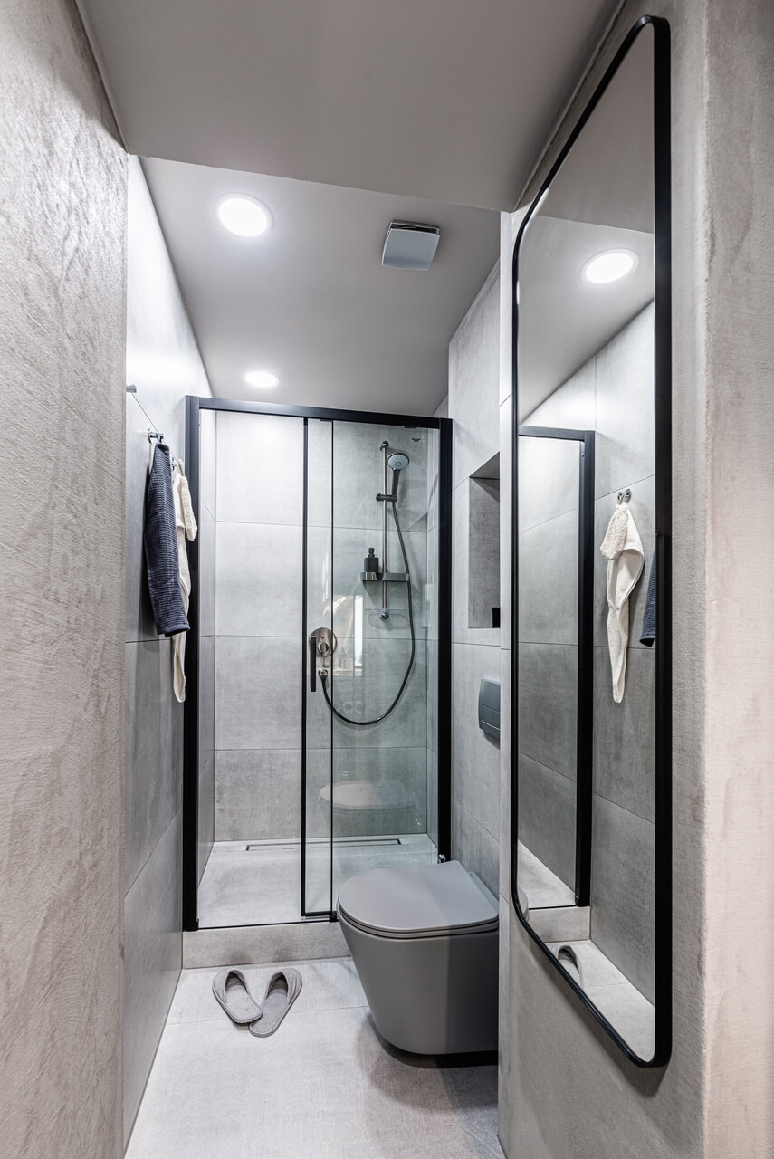 Nietuzinkowy podział mieszkania w Pradze – oryginalny i nieszablonowy styl - projekt Studio Reaktor - foto Michaela Kociánová