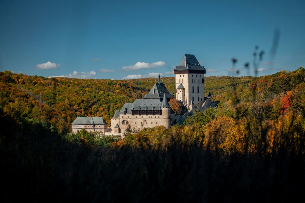 Zamek Karlsztejn – foto Anton Shcherbakov - Unsplash