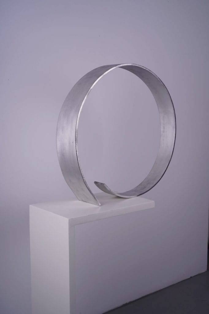 Magdalena Więcek, Bez tytułu, 1976, aluminium, 62x65x14 cm, dzięki uprzejmości Galerii Olszewski