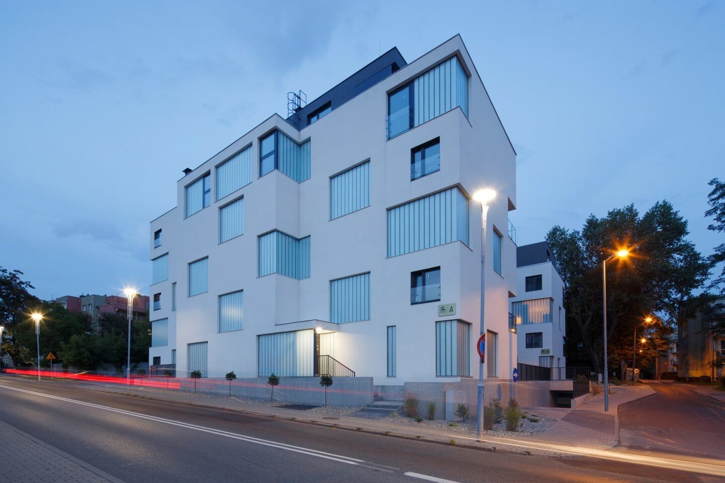Apartamentowce Złota 19 – funkcjonalna abstrakcja