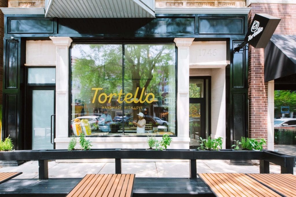 Tortello - sklep w Chicago projektu Siren Betty Design - front restauracji Tortello w Chicago