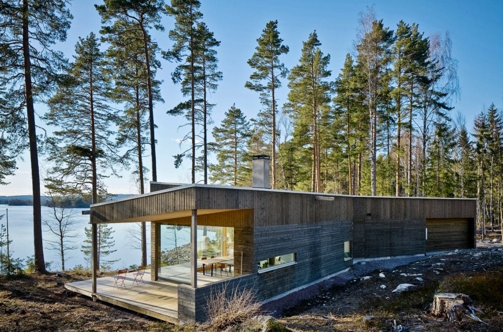 Dalarna House projektu Dive Architects - dom nad szwedzkim jeziorem - projekt Ia Hjärre i Andy Nettleton