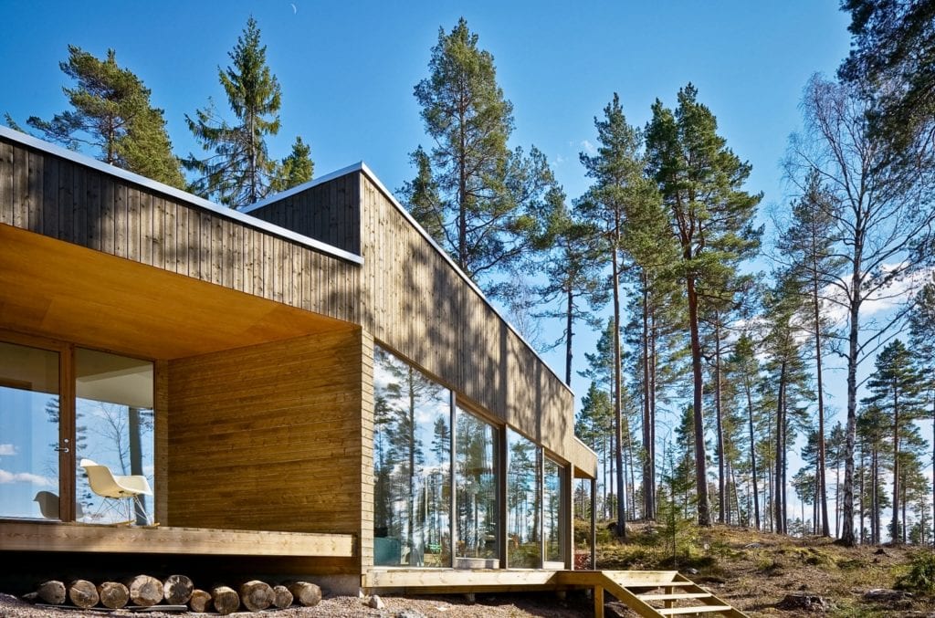 Dalarna House projektu Dive Architects - dom nad szwedzkim jeziorem - projekt Ia Hjärre i Andy Nettleton