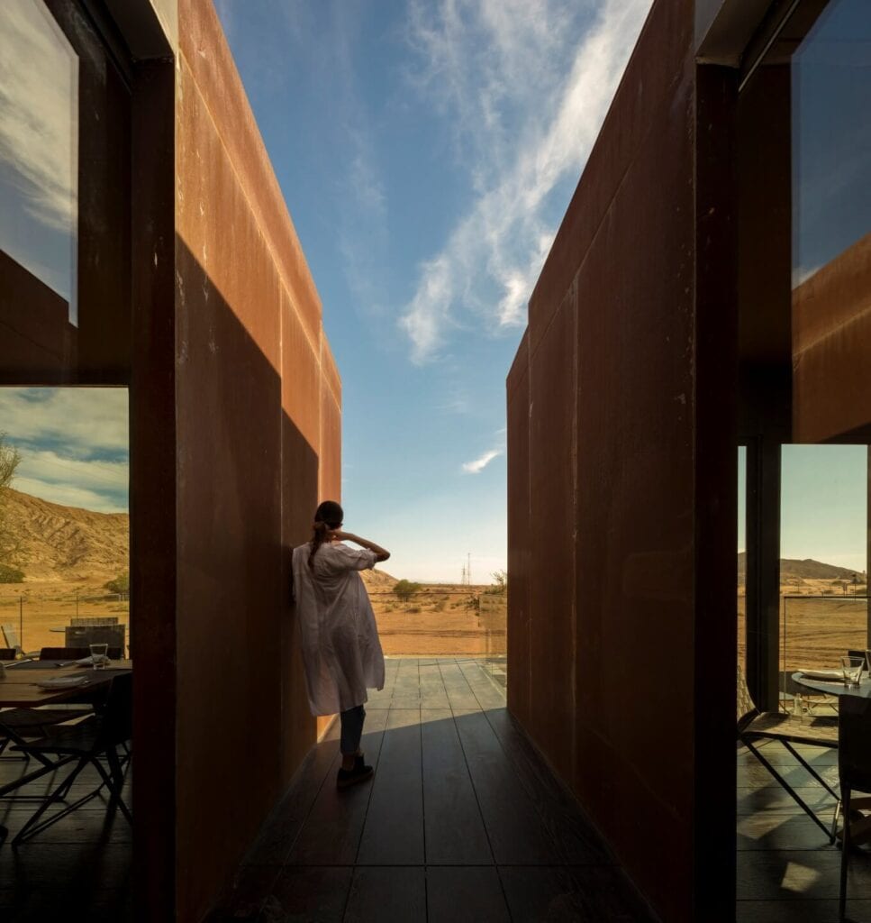 Hotel Al Faya Lodge projektu pracowni ANARCHITECT - architekt Jonathan Ashmore - zdjęcia Fernando Guerra