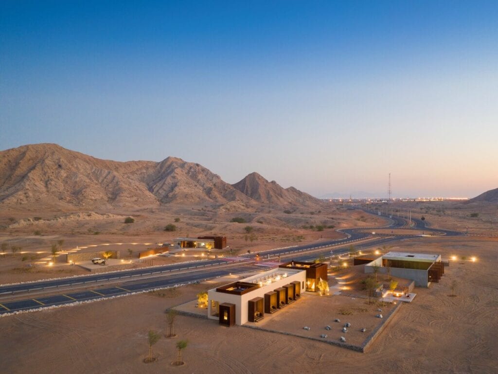 Hotel Al Faya Lodge projektu pracowni ANARCHITECT - architekt Jonathan Ashmore - zdjęcia Fernando Guerra