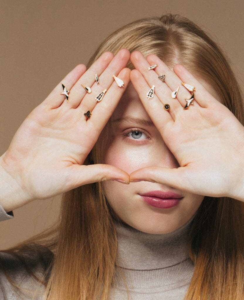 Marcelina Jarnuszkiewicz - kolczyki foto Anna Bystrowska