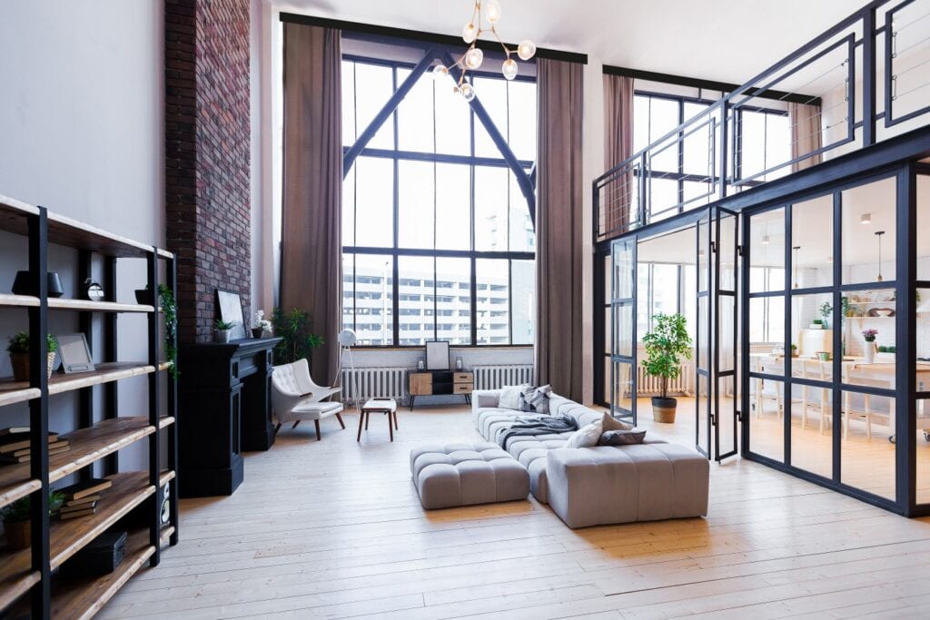 Okno na loft – aranżacje okienne do industrialnych wnętrz