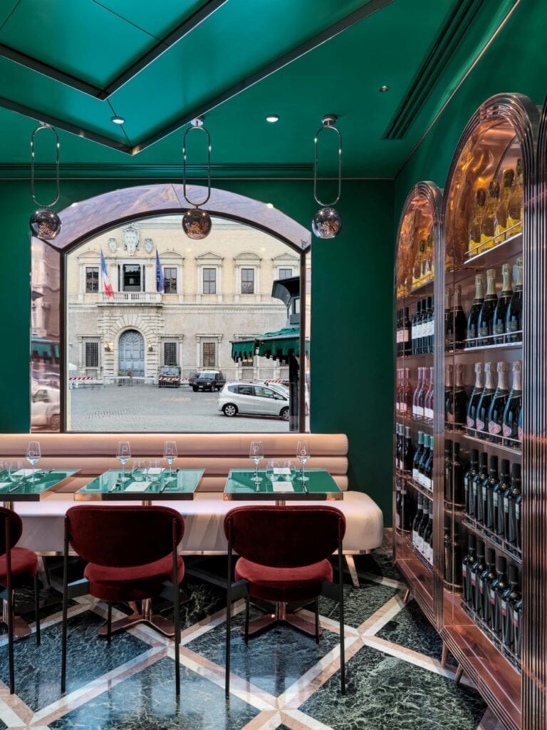 Bar VyTA Farnese - nowoczesność w renesansowym stylu - projekt COLLIDANIELARCHITETTO - foto Matteo Piazza