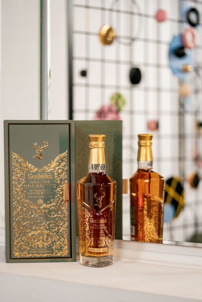 Malwina Konopacka i interpretacja artystycznego motywu filigree - projekt dla Glenfiddich - foto Jacek Tomczak, Filip Bonder