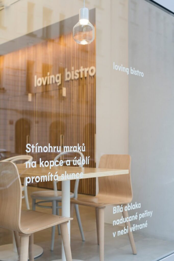 Loving Bistro Letná - wegański lokal projektu Esté architekti