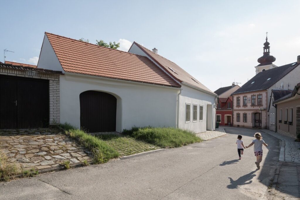 Dom na Placu Kozina projektu Atelier 111 architekti - foto Alex Shoots Buildings