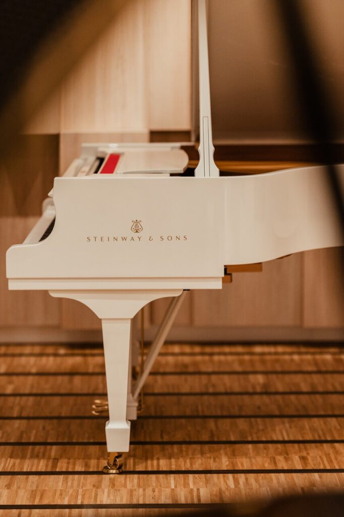 Riff Pianosalon - warszawski dom fortepianów Steinway & Sons - foto Izabella Kędzierska