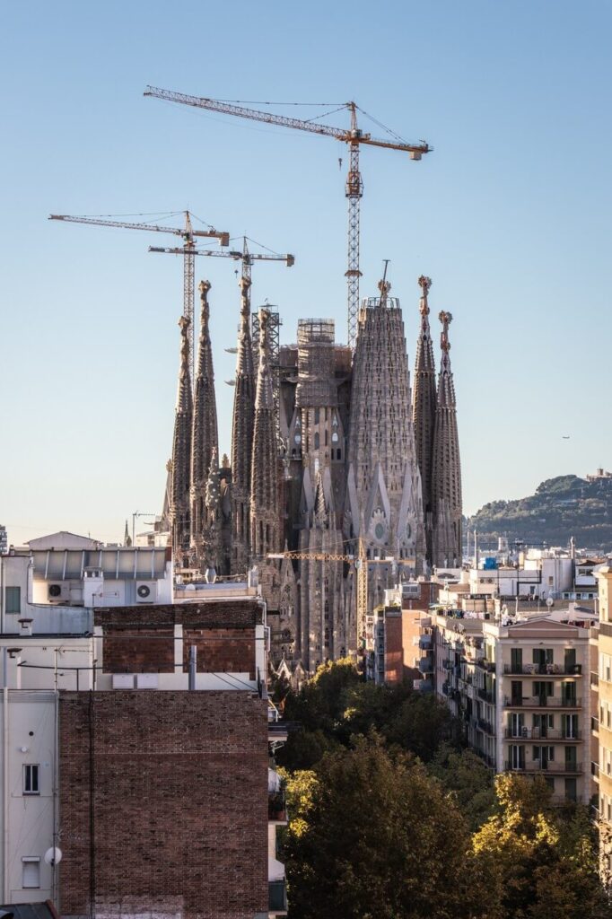 Sagrada Familia - wyjątkowa katedra w Barcelonie - Angela Compagnone | Unsplash