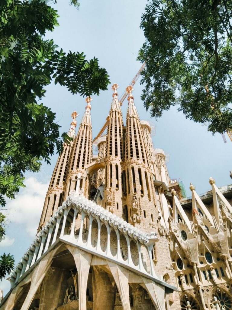 Sagrada Familia - wyjątkowa katedra w Barcelonie - Berke Halman | Unsplash