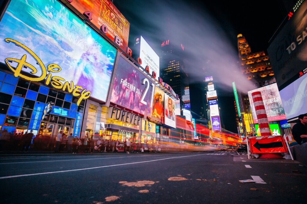 Times Square w Nowym Jorku - foto Denys Nevozhai - Unshplash