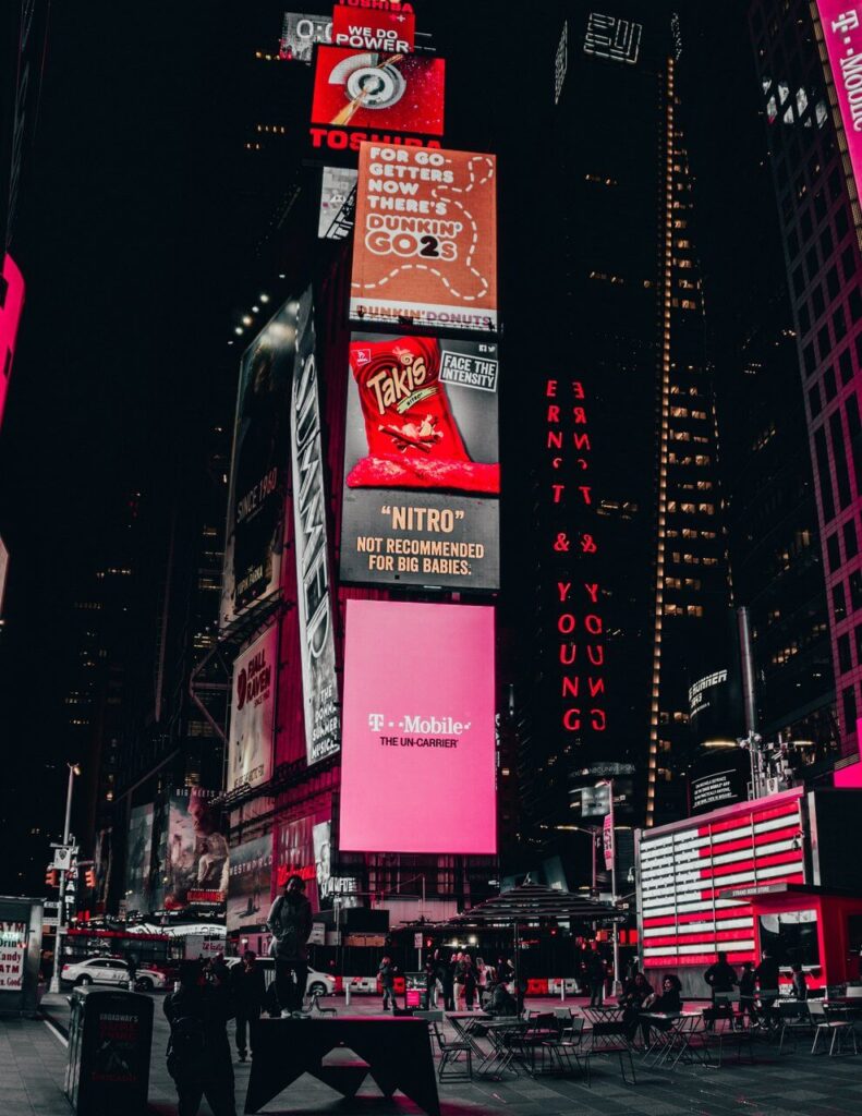 Times Square w Nowym Jorku - foto Mateus Maia - Unshplash