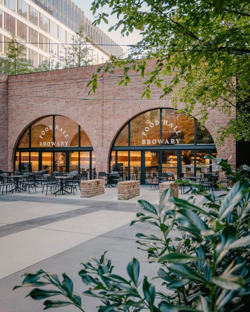 Food Hall Browary w Browarach Warszawskich projektu NOKE Architects - foto Nate Cook Photography