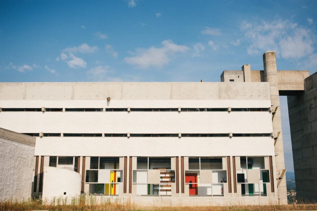 Le Corbusier - Sainte Marie De La Tourette - foto Michal Matlon - Unsplash