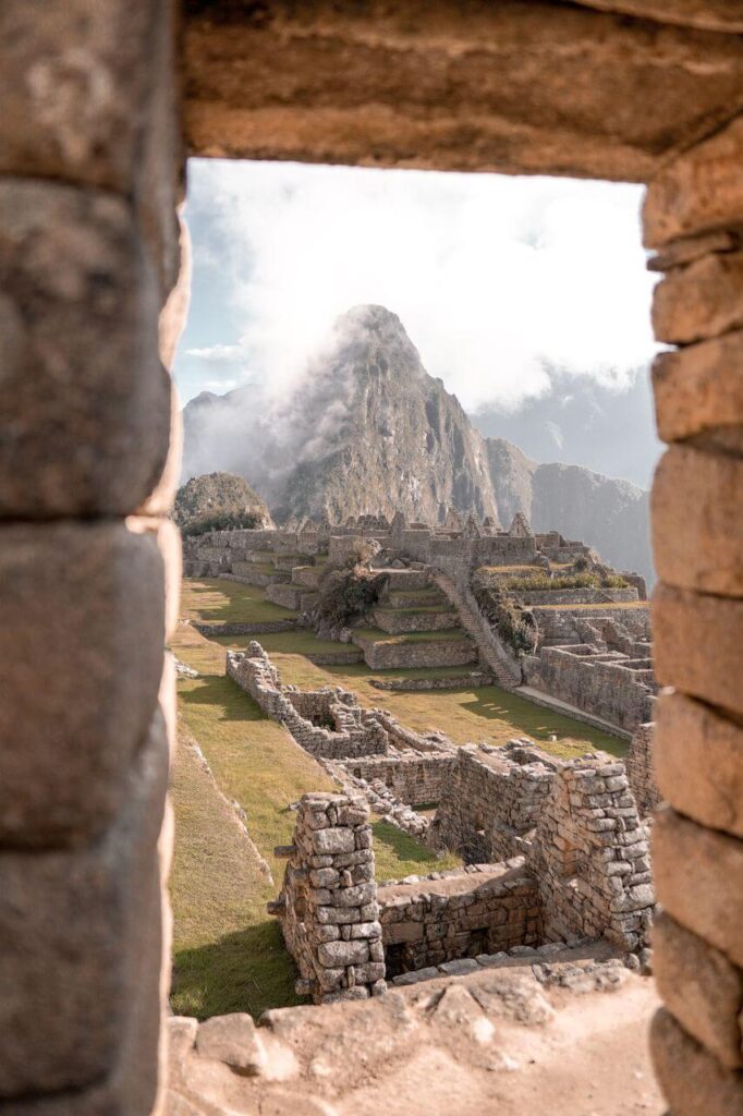 Machu Picchu - miasto w chmurach - foto Fábio Hanashiro - Unsplash