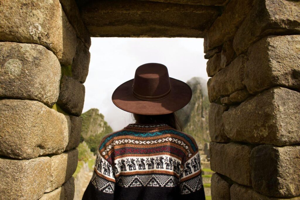 Machu Picchu - miasto w chmurach - foto Jeison Higuita - Unsplash