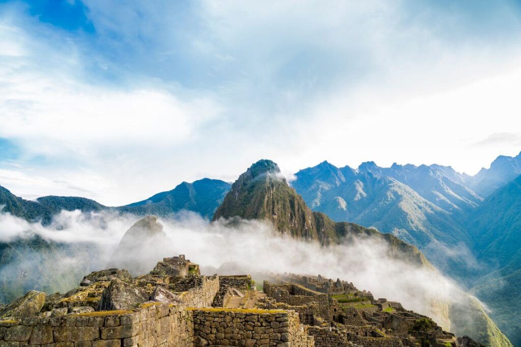 Machu Picchu - miasto w chmurach - foto Willian Justen de Vasconcellos - Unsplash