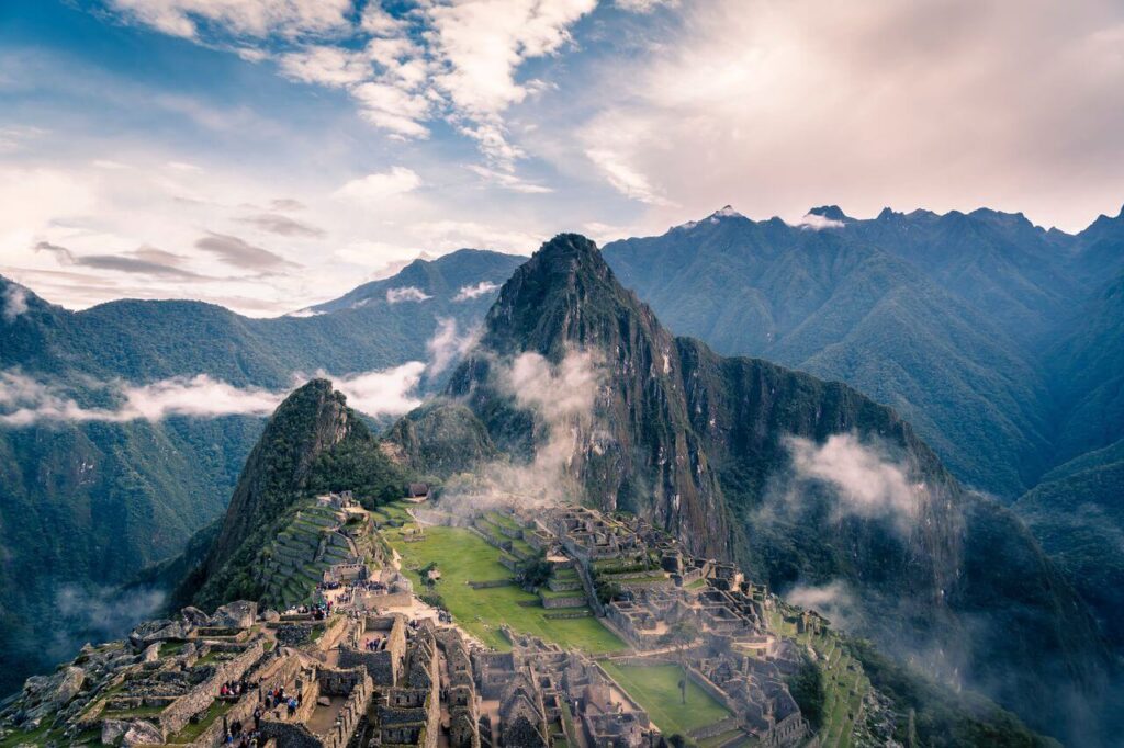 Machu Picchu - miasto w chmurach - foto Willian Justen de Vasconcellos - Unsplash