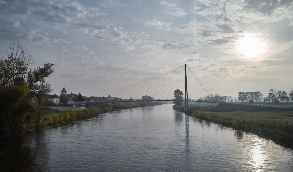 Most w Lužcu nad Wełtawą - foto BoysPlayNice