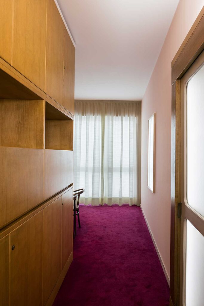 Apartament Ettore Sottsassa z lat 60. zrekonstruowany w Mediolanie przez Triennale Milano