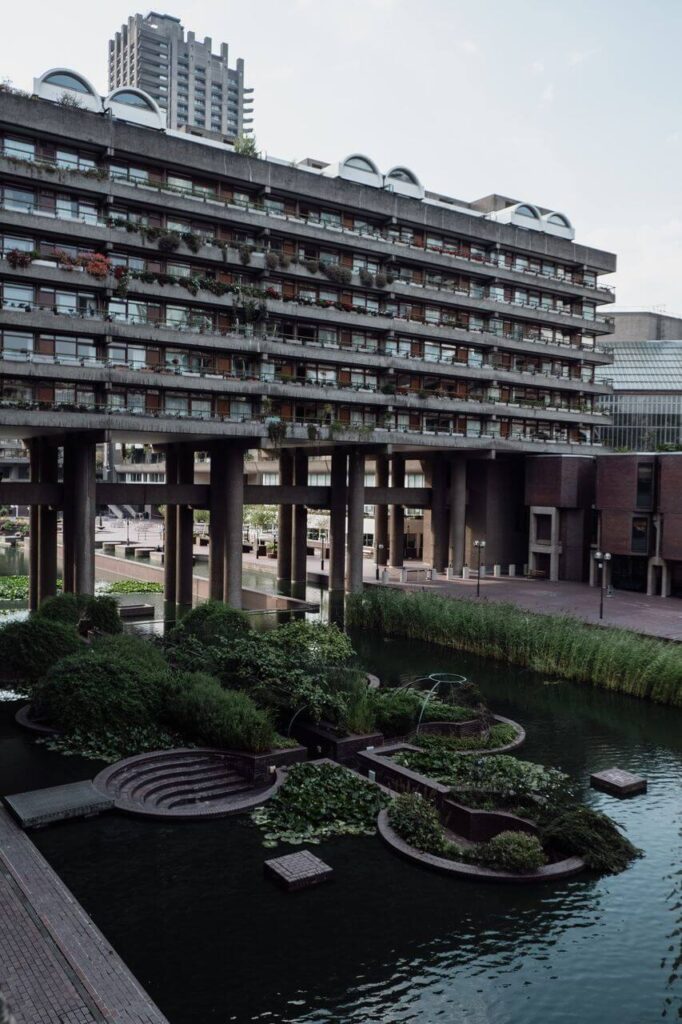 Brutalizm - Barbican Estate - Foto Andreas Karamalikis - Unsplash