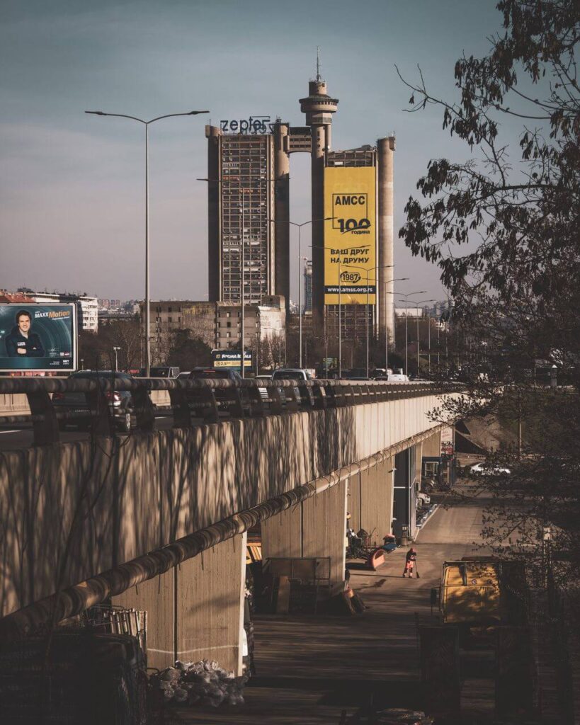 Brutalizm - Genex Tower - Foto Nikola Aleksic - Unsplash