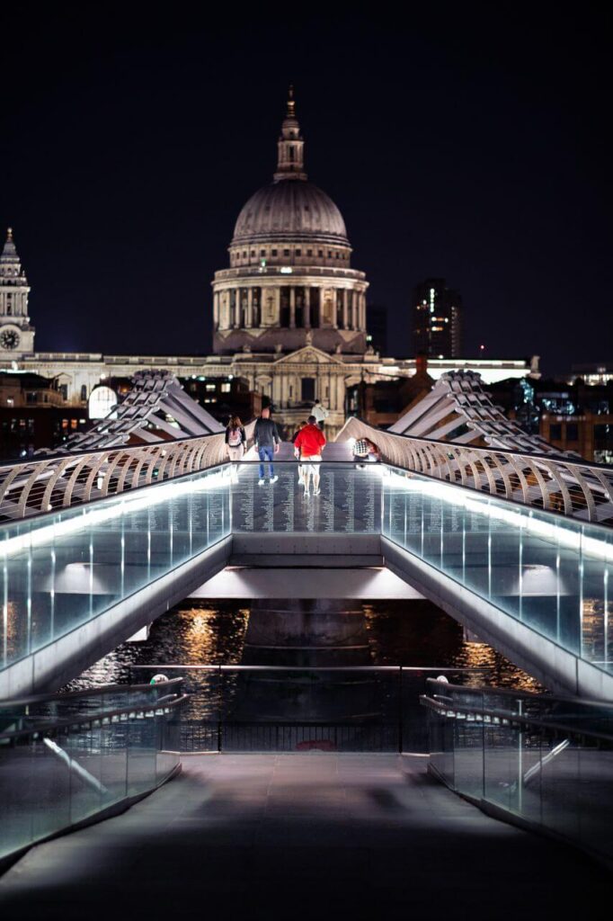 Millenium Bridge - foto Ben Griffiths - Unsplash