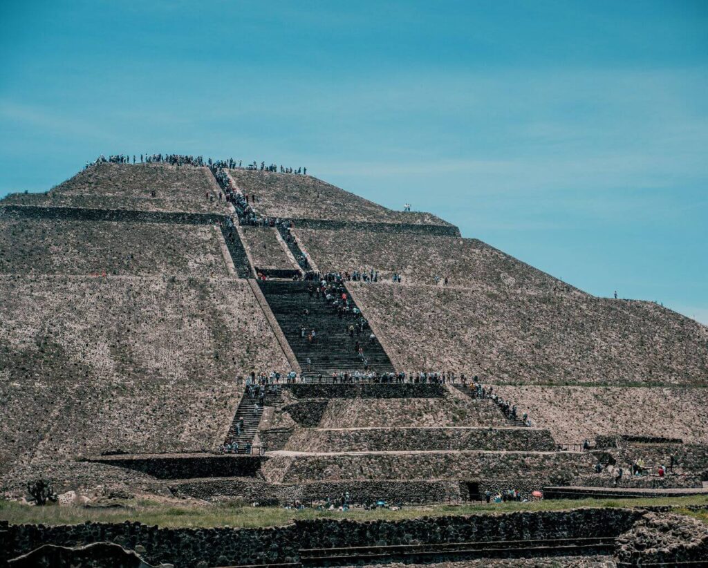 Teotihuacán - piramidy w pobliżu Mexico City - foto Ruben Hanssen - Unsplash