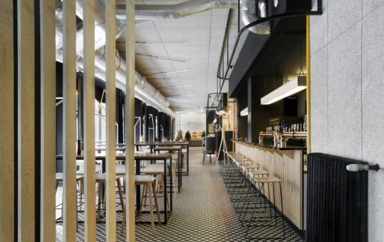„Delikatesy” przy ul. Krakowskiej w Opolu – wyjątkowy food court