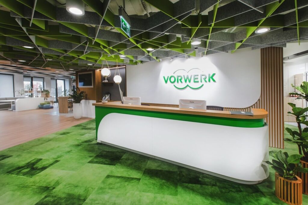 Designerskie i funkcjonalne biuro marki produkującej Thermomix - projekt Massive Design - foto Vorwerk Polska