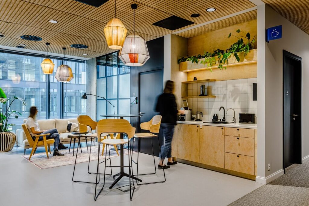 Gdyńskie biuro w style hygge dla Maersk Polska - projekt Workplace - foto Adam Grzesik