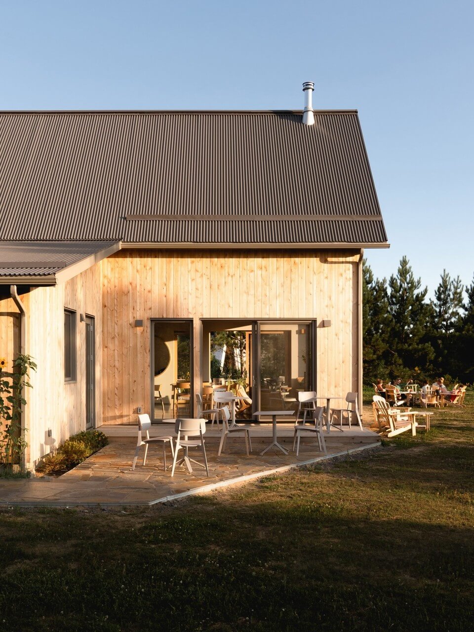 Domki A-frame dla miłośników natury w kanadyjskim parku narodowym - projekt Atelier l'Abri - foto Raphaël Thibodeau