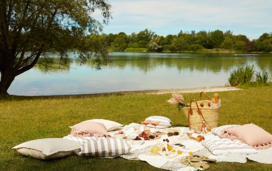 Piknik na świeżym powietrzu – uczta w plenerze w designerskiej odsłonie