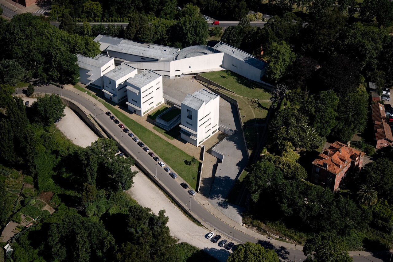 Alvaro Siza - Wydział Architektury Uniwersytetu w Porto - Faculty of Architecture of the University of Porto - foto Fernando Guerra