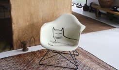Fotel Eames z kotem Steinberga – limitowana edycja 500 sztuk