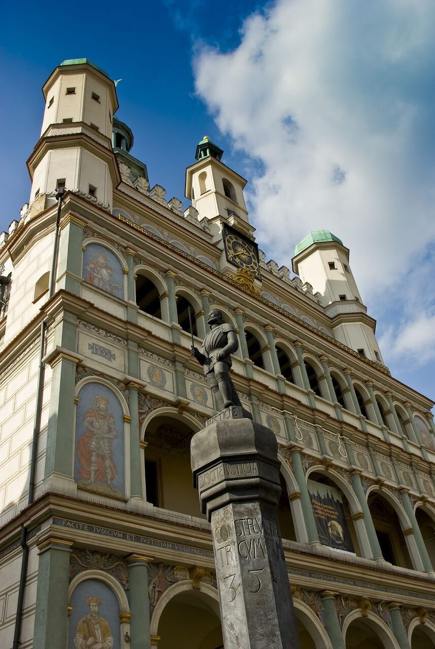 Frontowa ściana ratusza w Poznaniu - foto MNS Design