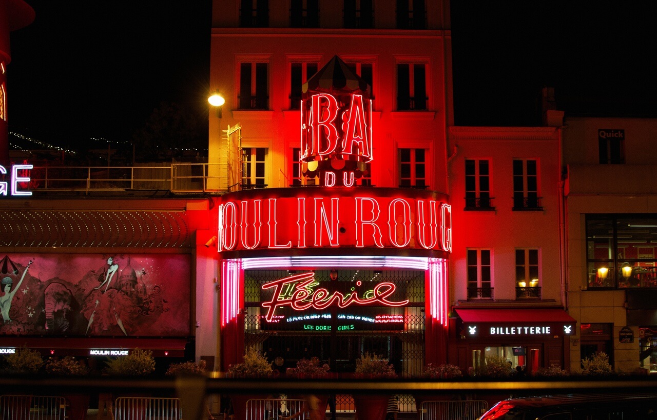 Moulin Rouge w Paryżu - foto Rahul Chowdhury - Unsplash