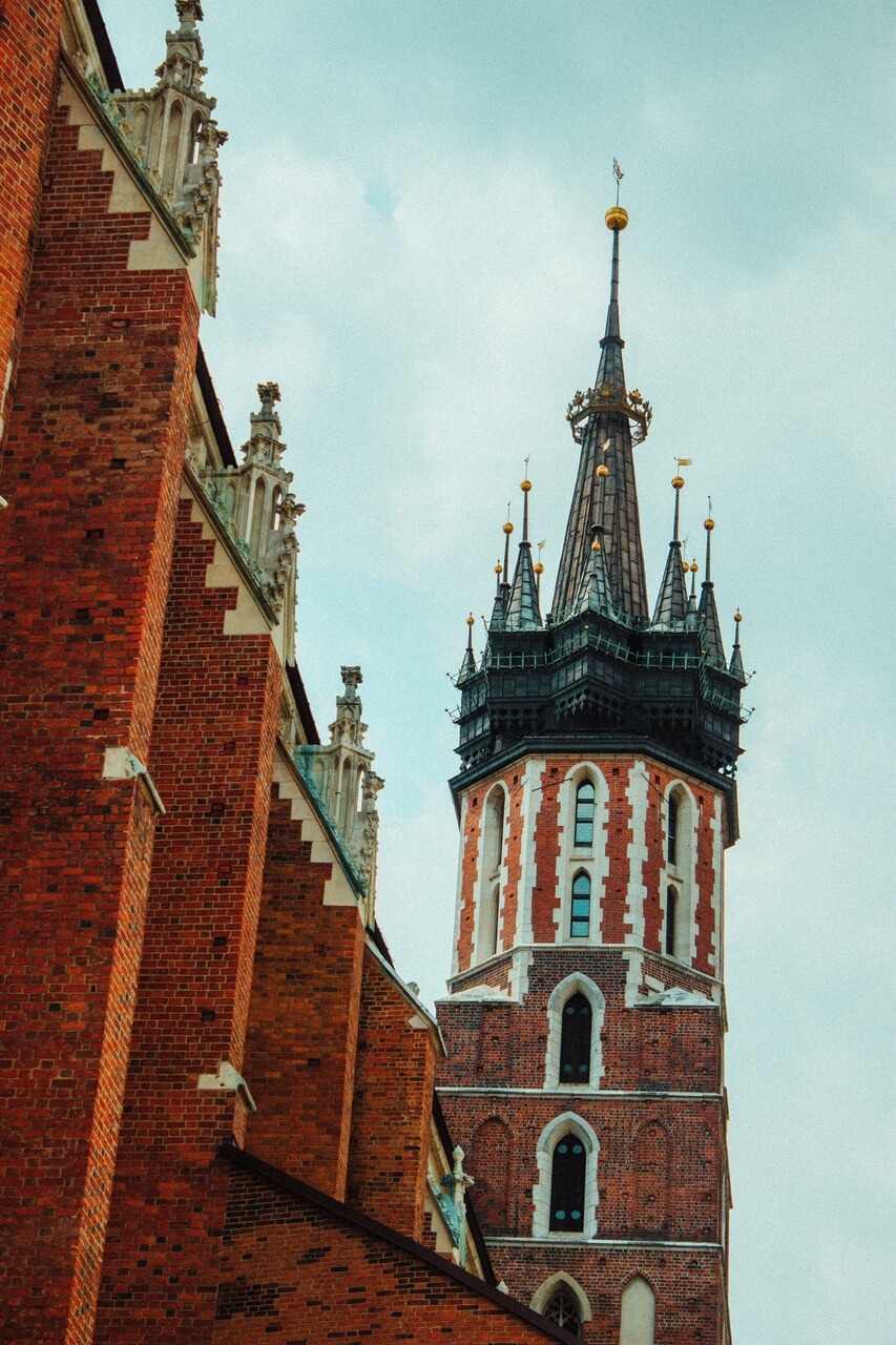 Stare miasto i rynek w Krakowie - foto Vladislav Anchuk - Unsplash